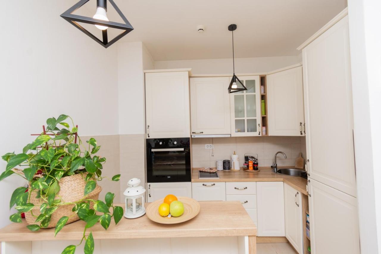 Lux City Apartment With Parking Podgorica Exterior foto